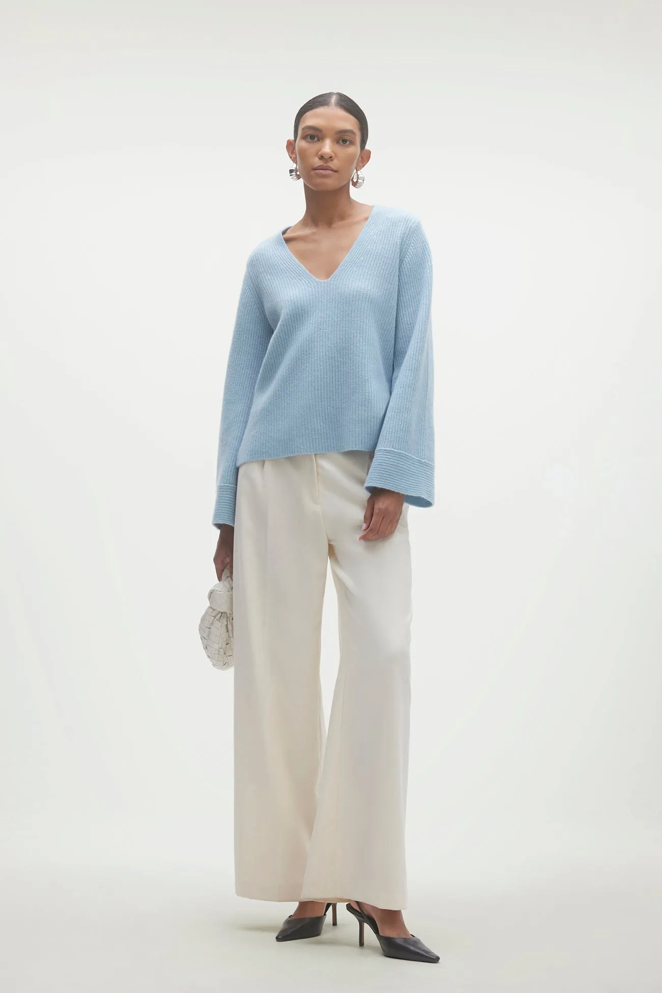 JANET V-NECK CASHMERE SWEATER