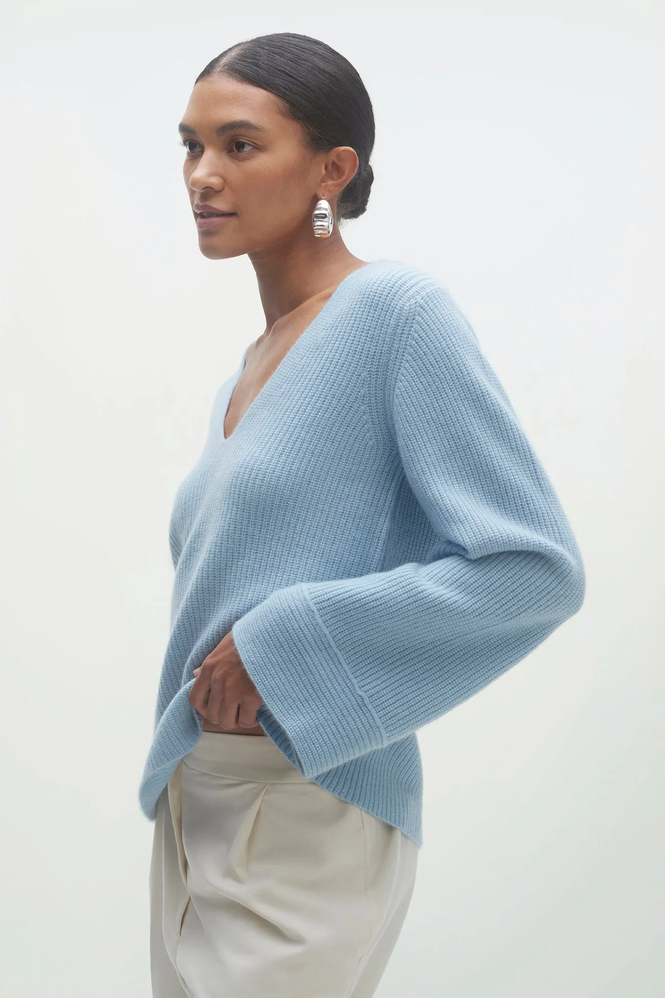 JANET V-NECK CASHMERE SWEATER