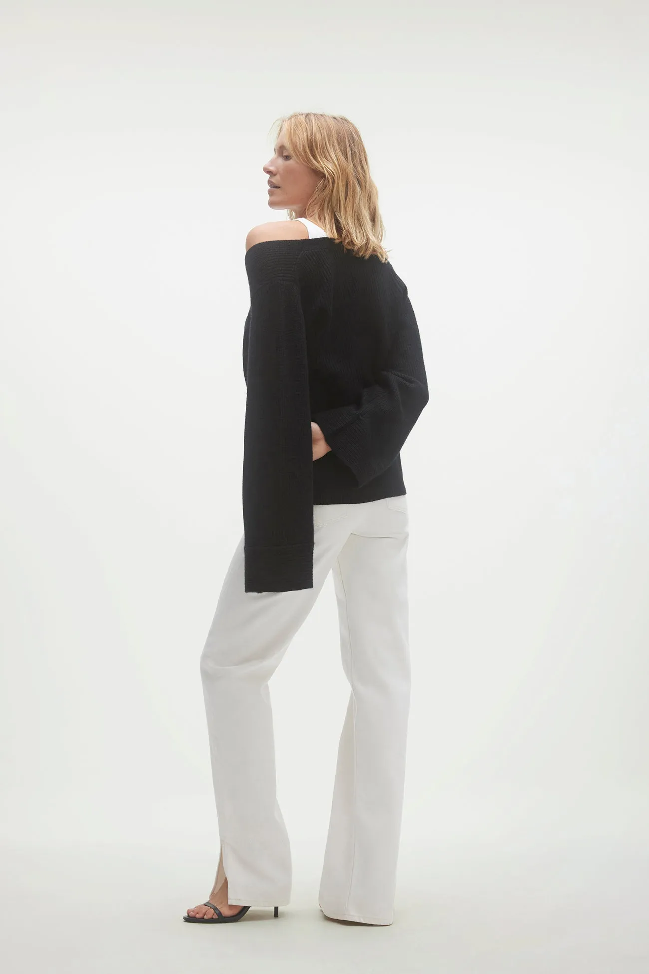 JANET V-NECK CASHMERE SWEATER