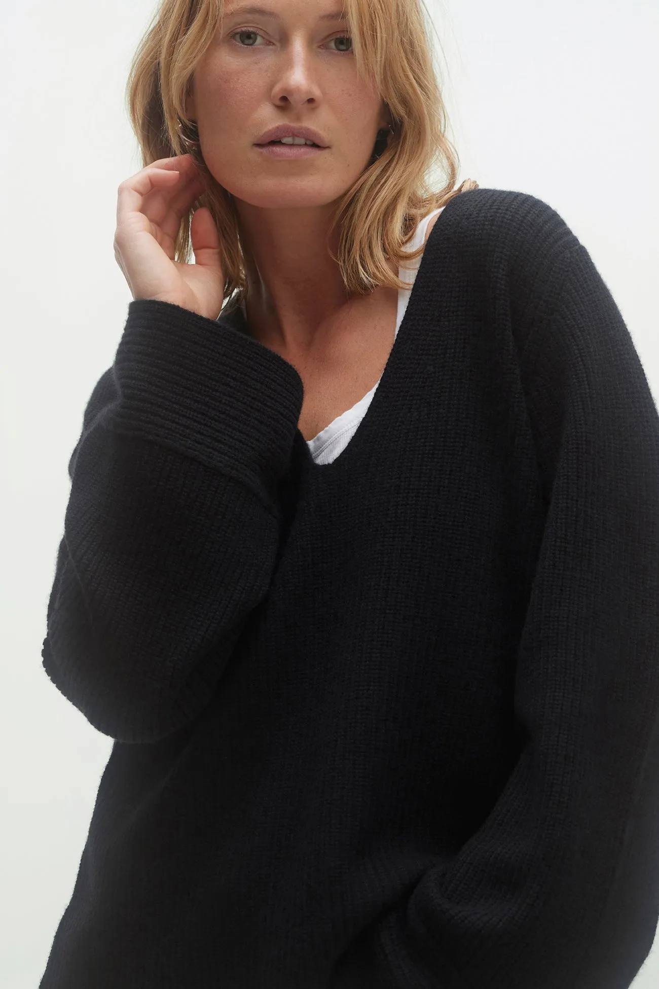 JANET V-NECK CASHMERE SWEATER