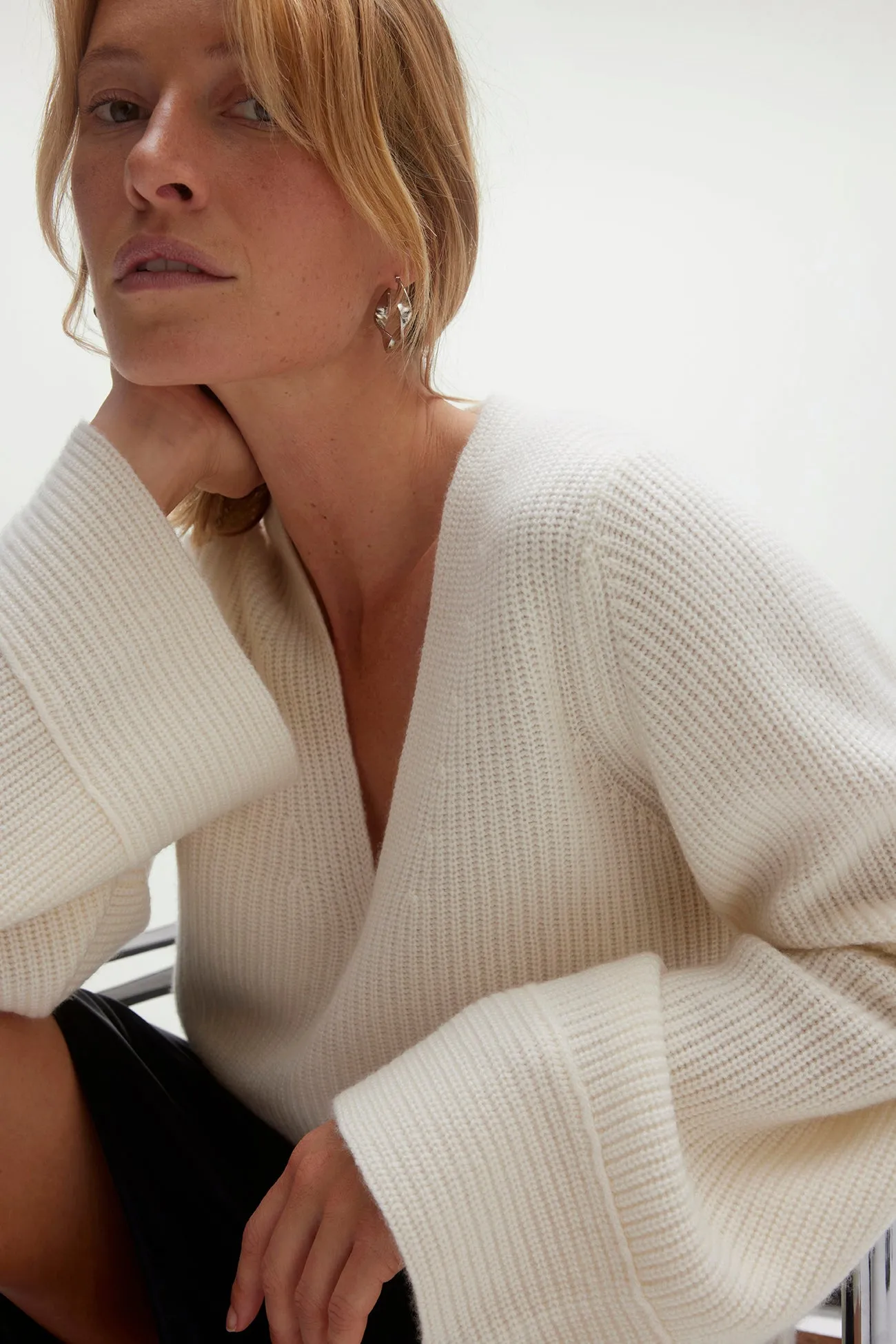 JANET V-NECK CASHMERE SWEATER