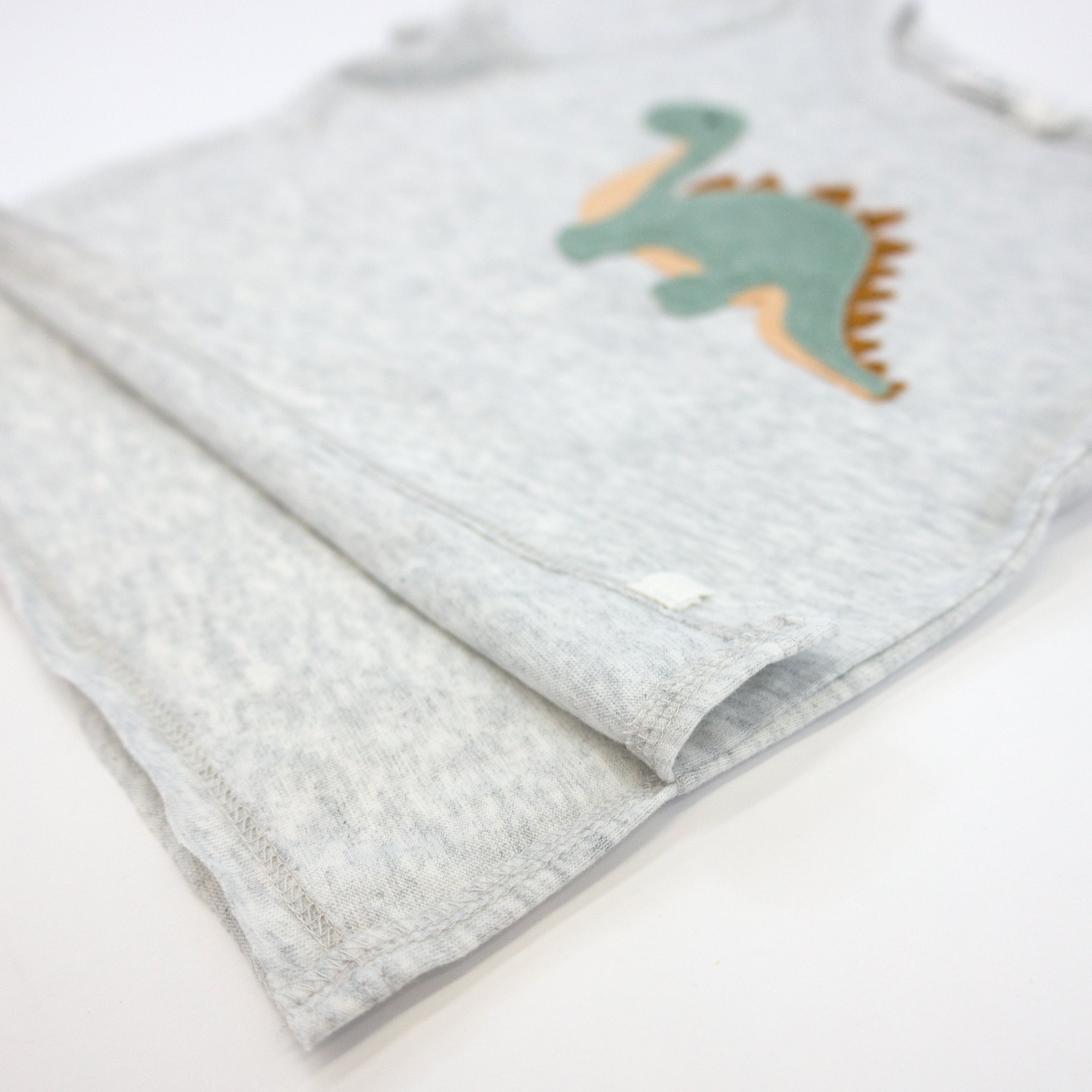 oh baby! Raw Edge Short Sleeve Cotton Slub Tee - Dinosaur Applique - Heather Gray