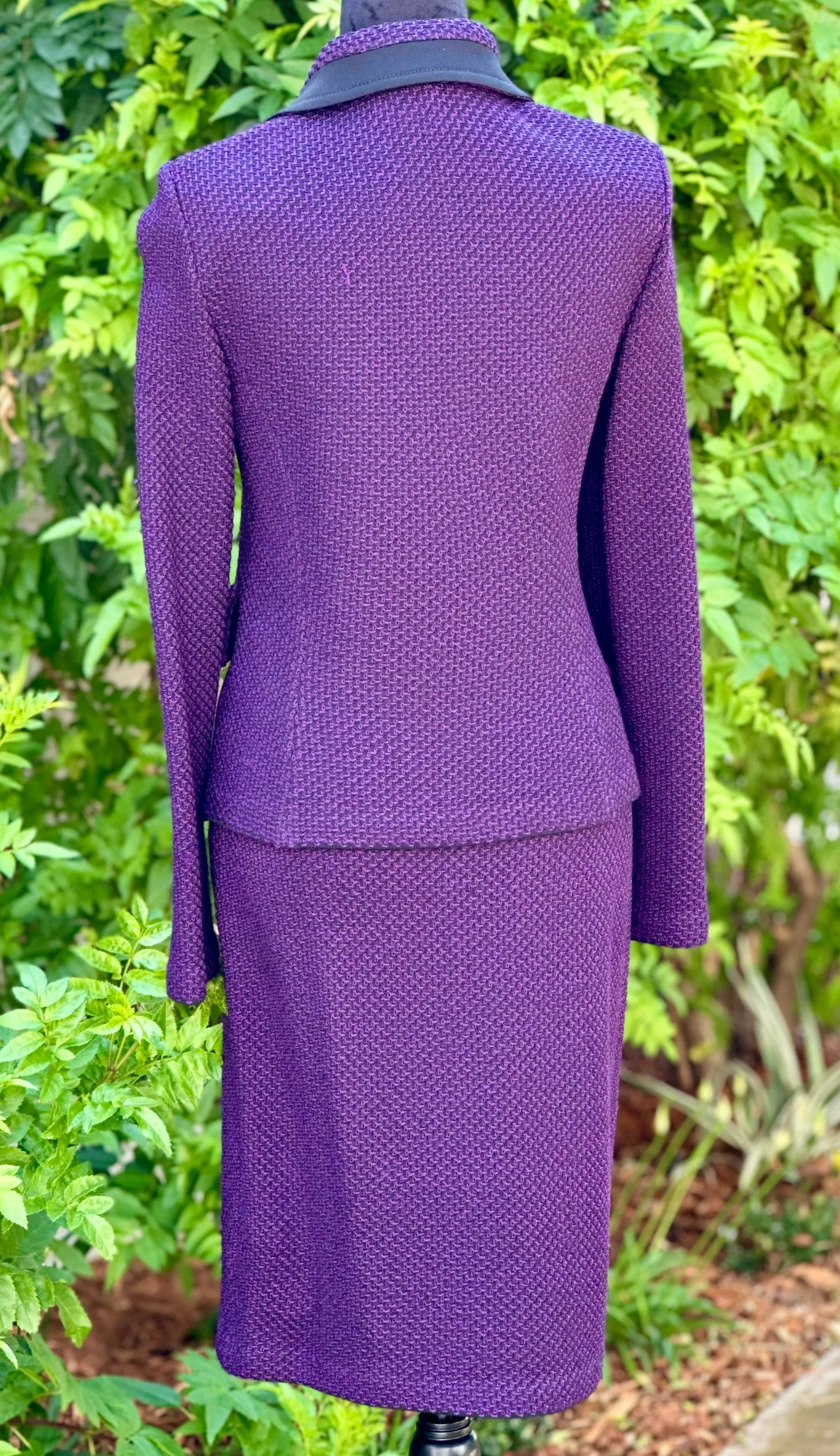 ST. JOHN 2 pc Jacket & skirt suit in Purple (pre-owned)